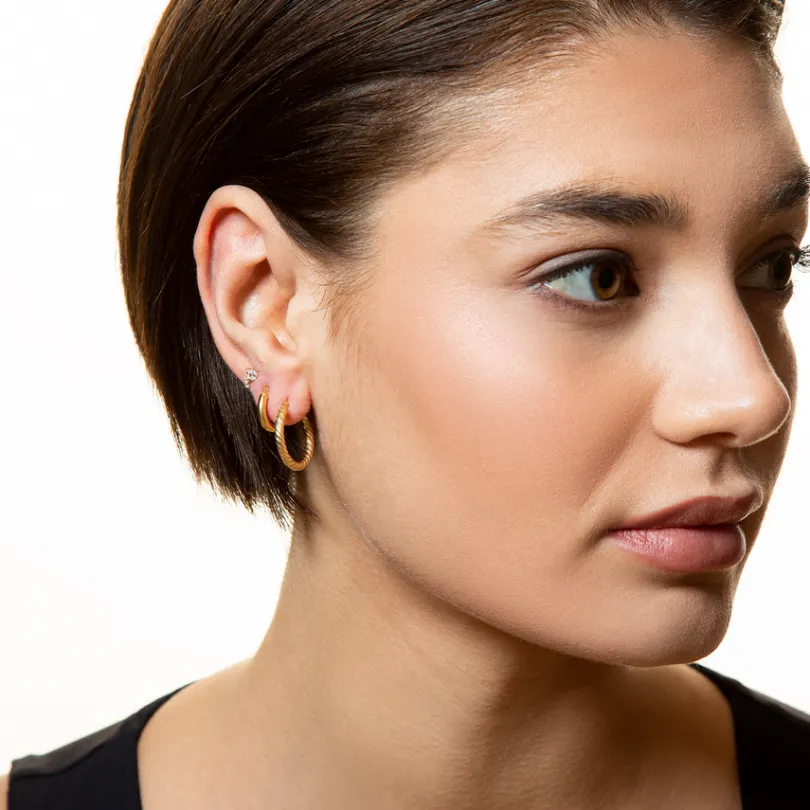 fine_basic_creolen_k_gelb_2-10.webp XENOX Echtgold | Ohrringe^FINE Basic Creolen, 14k Gelbgold goldfarben